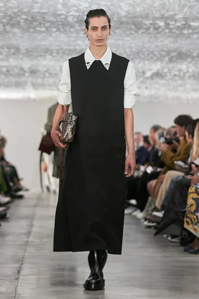 Look 12